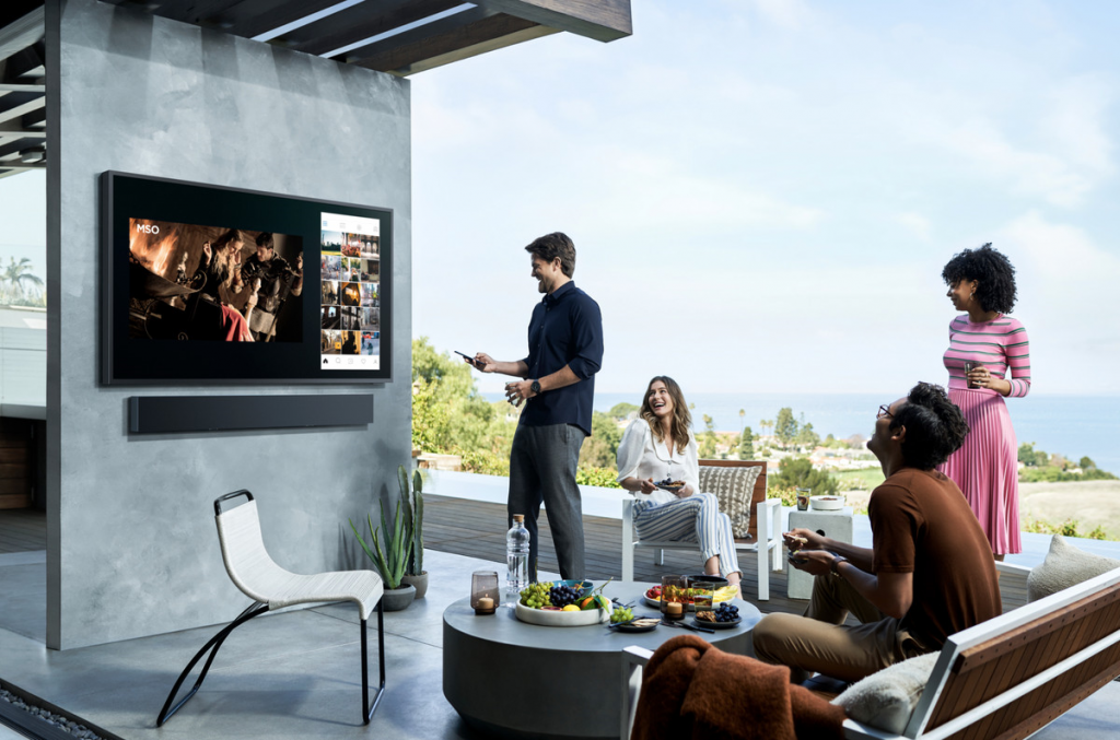 اولین تلویزیون بیرونی 4k سامسونگ از سری 4K QLED TV ها با نام Terrace معرفی شد.